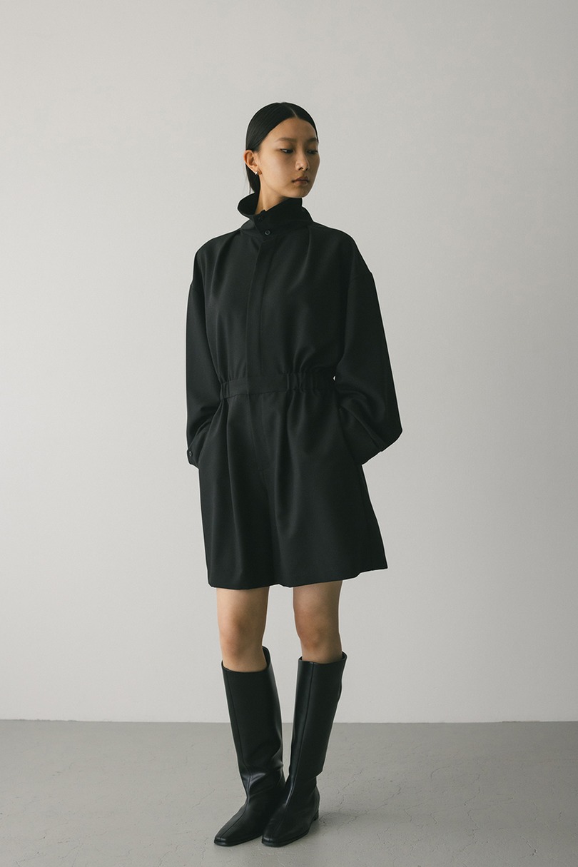 スタンドネックショートロンパース