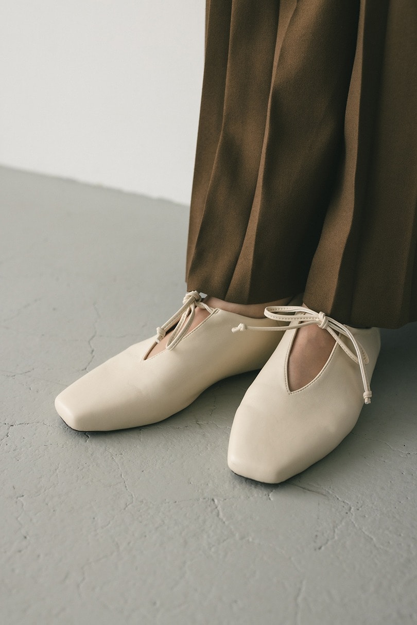 レースアップフラットシューズ