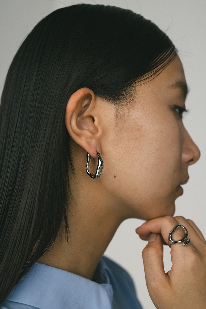 ウェーブラインフープピアス