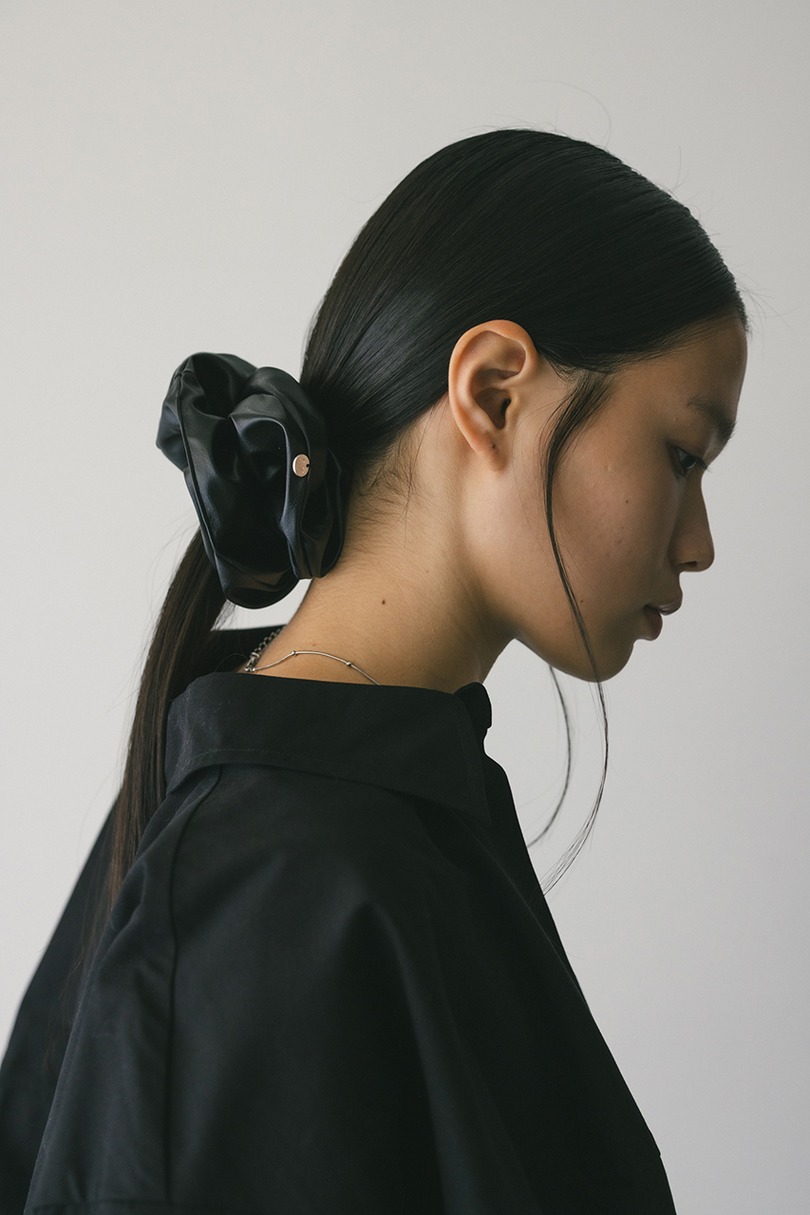 フェイクレザーシュシュ