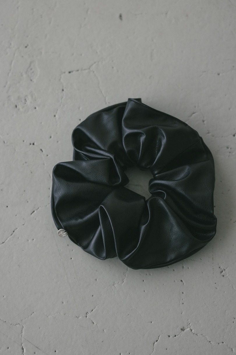 フェイクレザーシュシュ 詳細画像 BLK 4