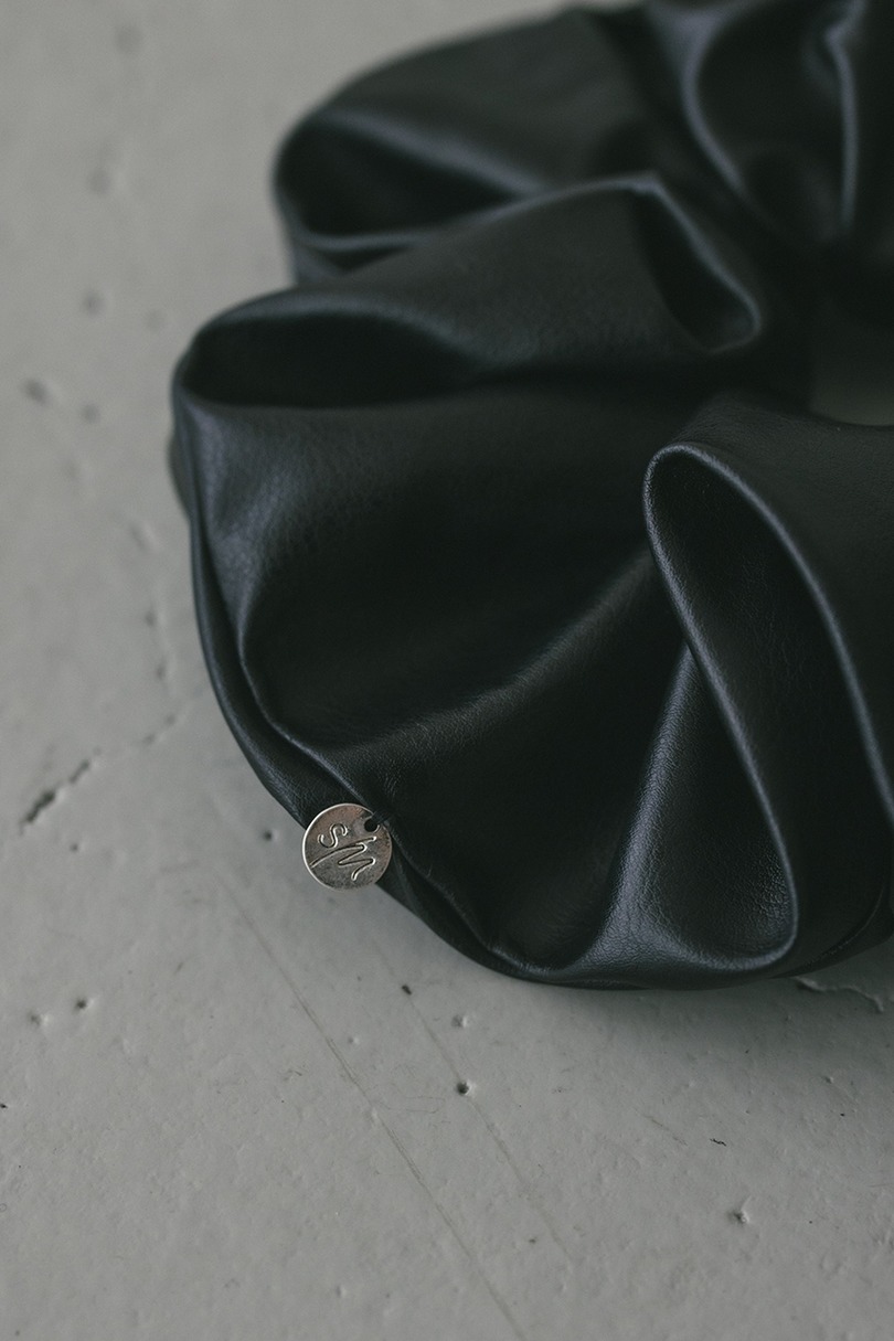 フェイクレザーシュシュ 詳細画像 BLK 5