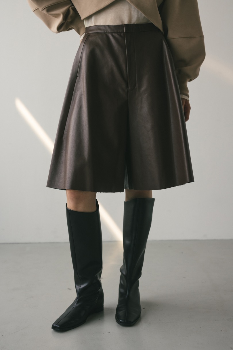 フェイクレザーハーフパンツ