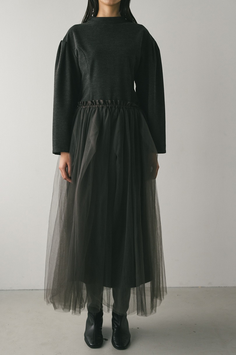 ショルダータックフォルムワンピース