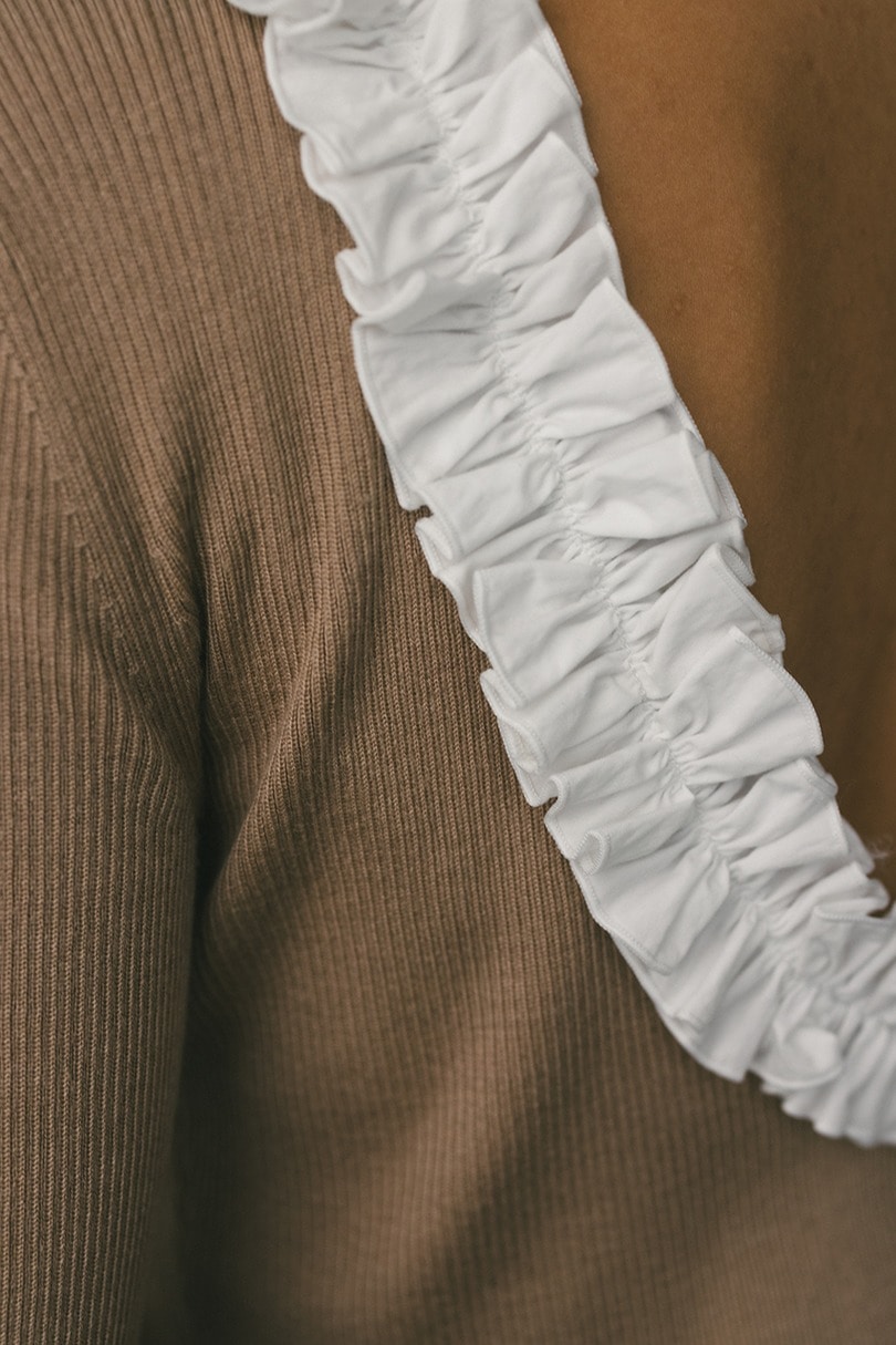 バックオープンフリルニットトップ 詳細画像 BEG 10