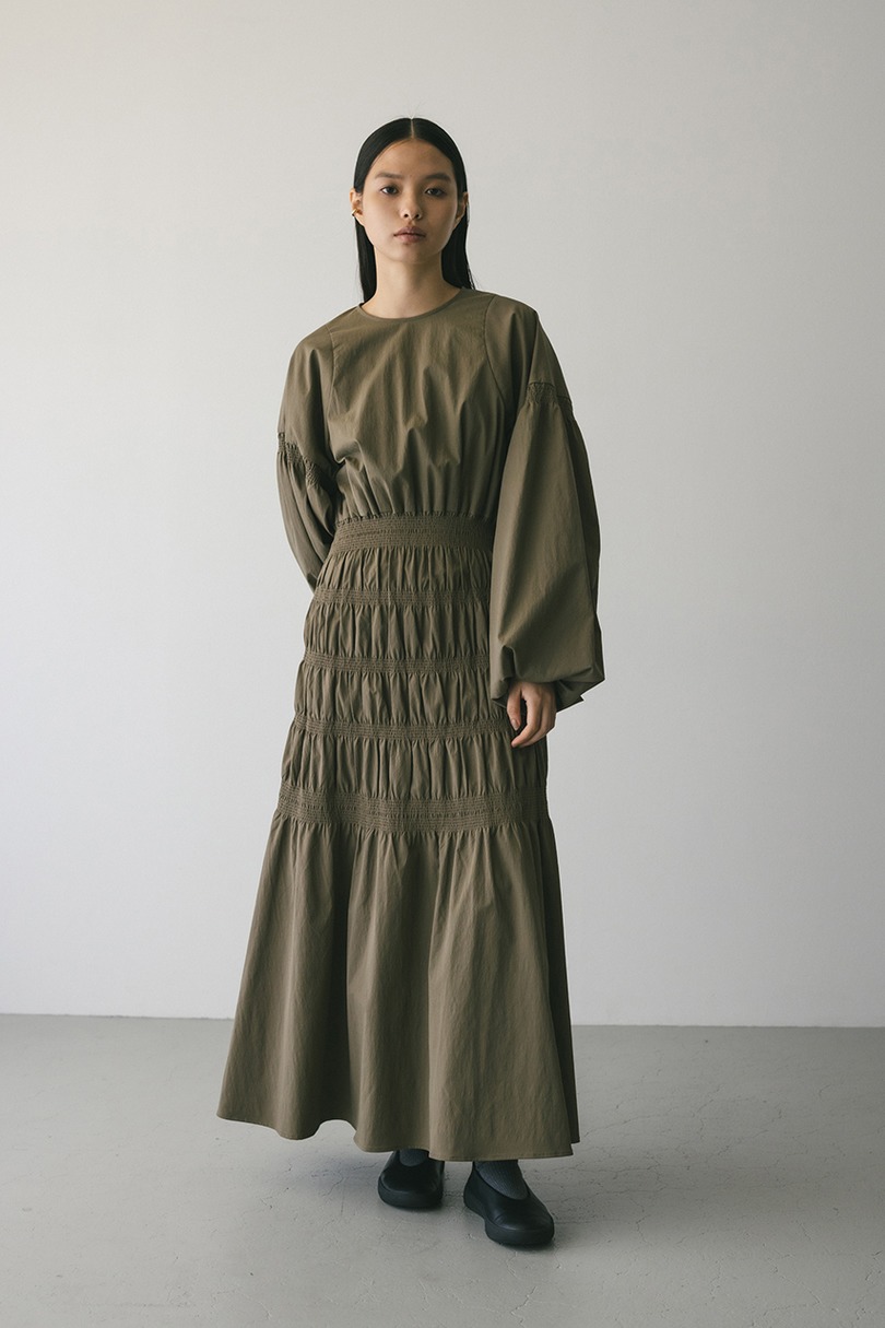 シャーリングフォルムワンピース