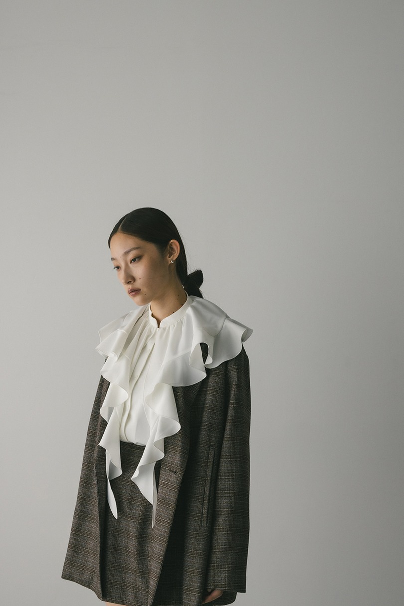 ラッフルカラーシャツ