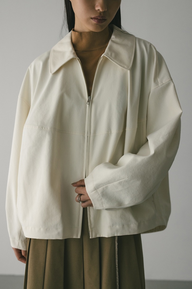 カーブフォルムライトブルゾン