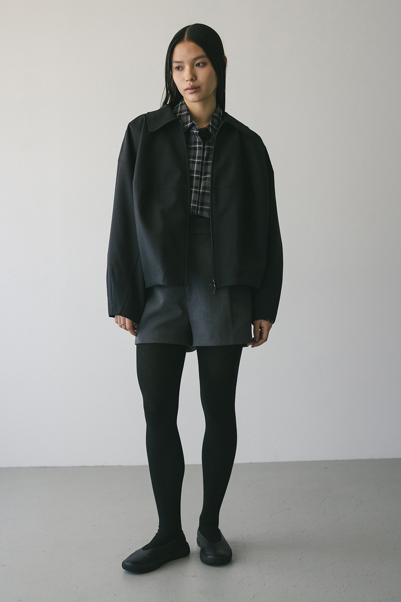 カーブフォルムライトブルゾン 詳細画像 BLK 2