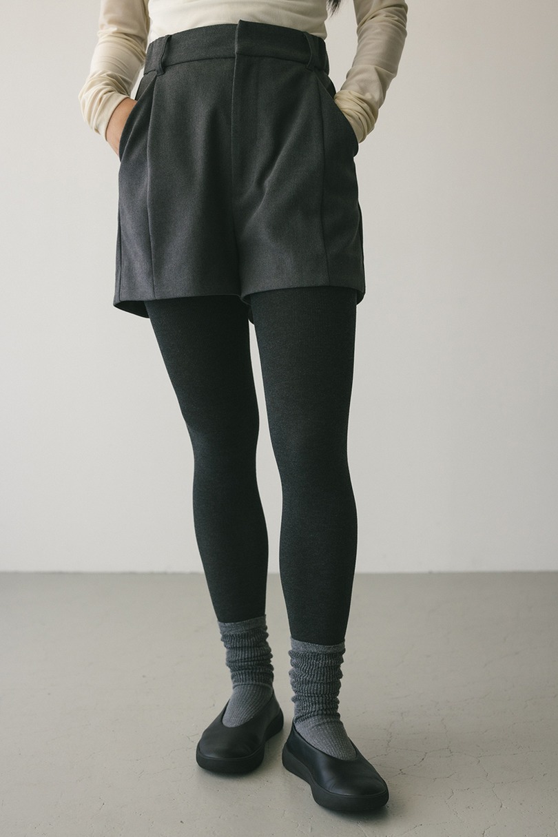フォルムショートパンツ