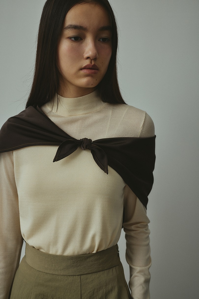 ステッチラインサテンスカーフ