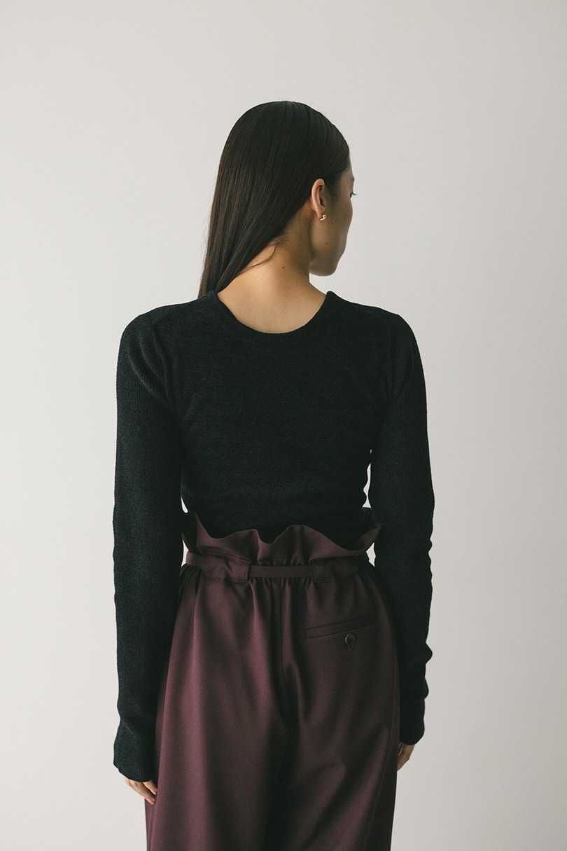 バックオープンベロアショートニット