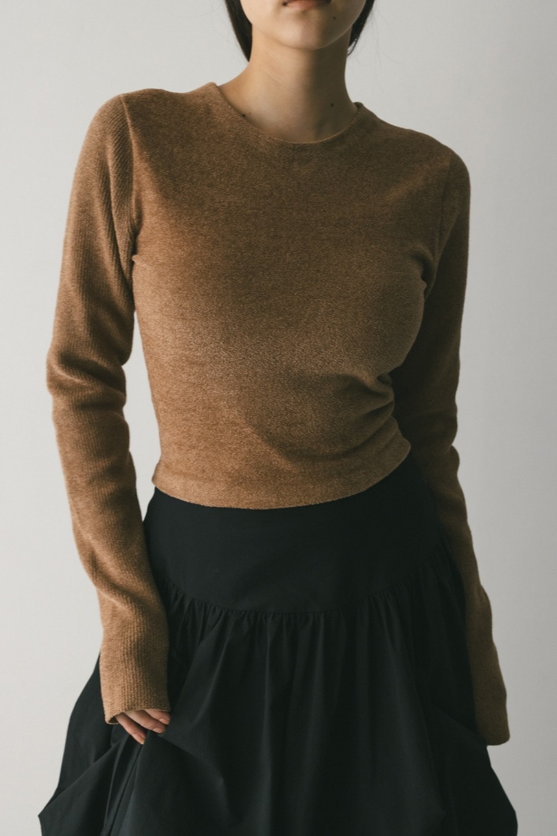 バックオープンベロアショートニット