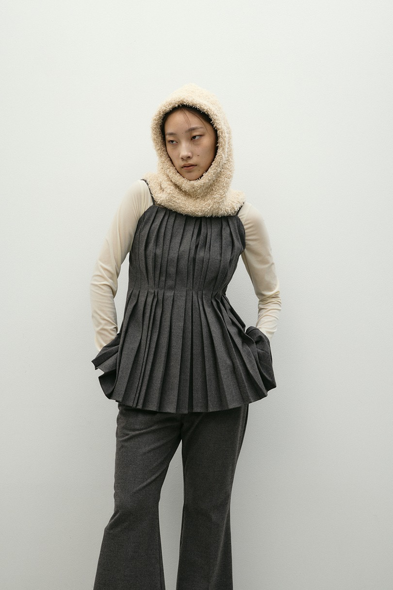 タッキングペプラムキャミ