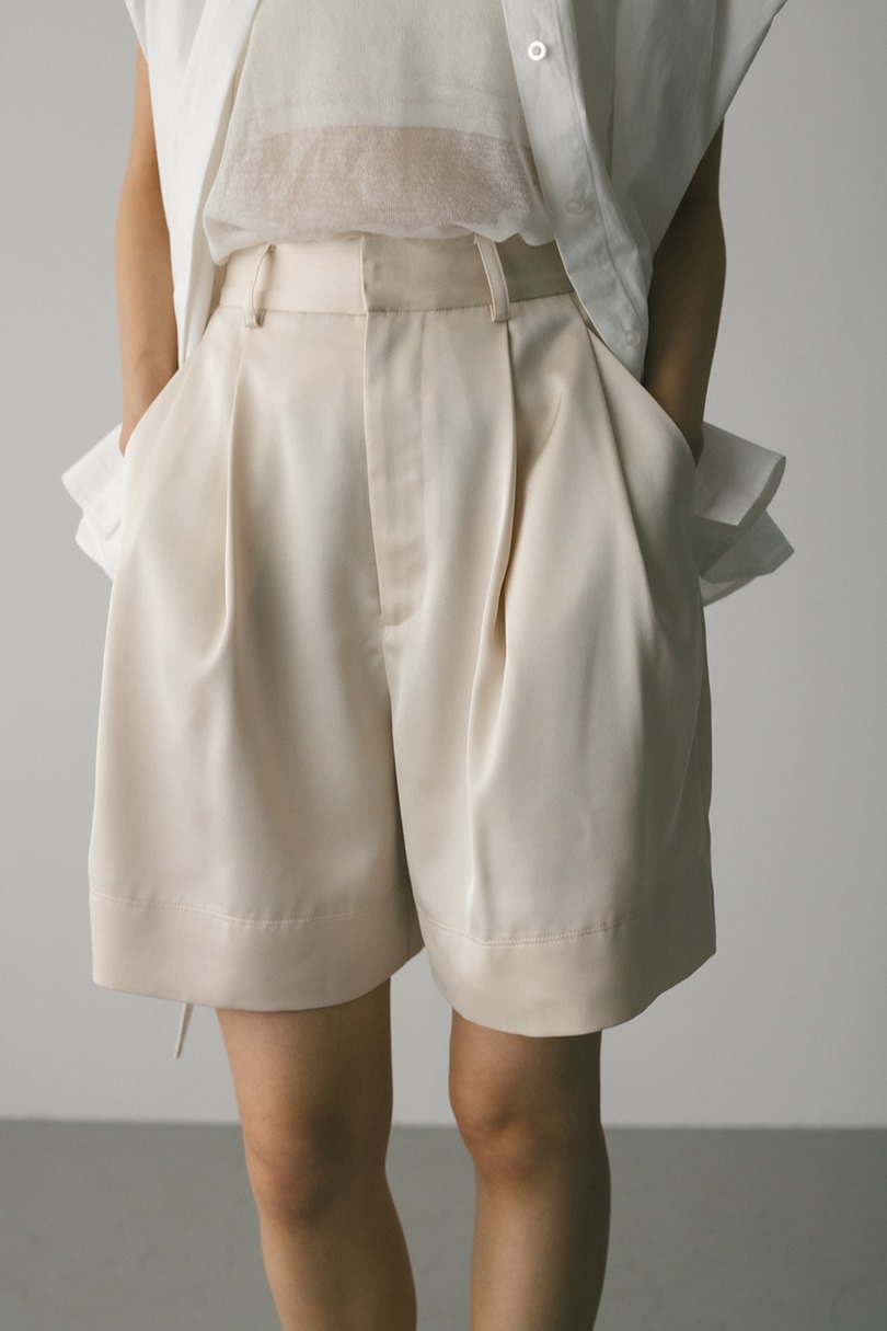 サテンハーフパンツ