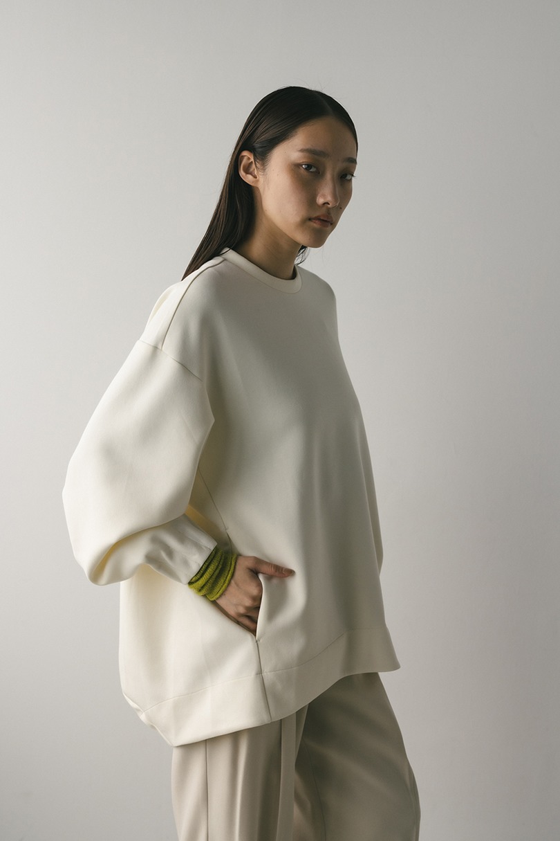 バックパネルポンチスウェットトップ