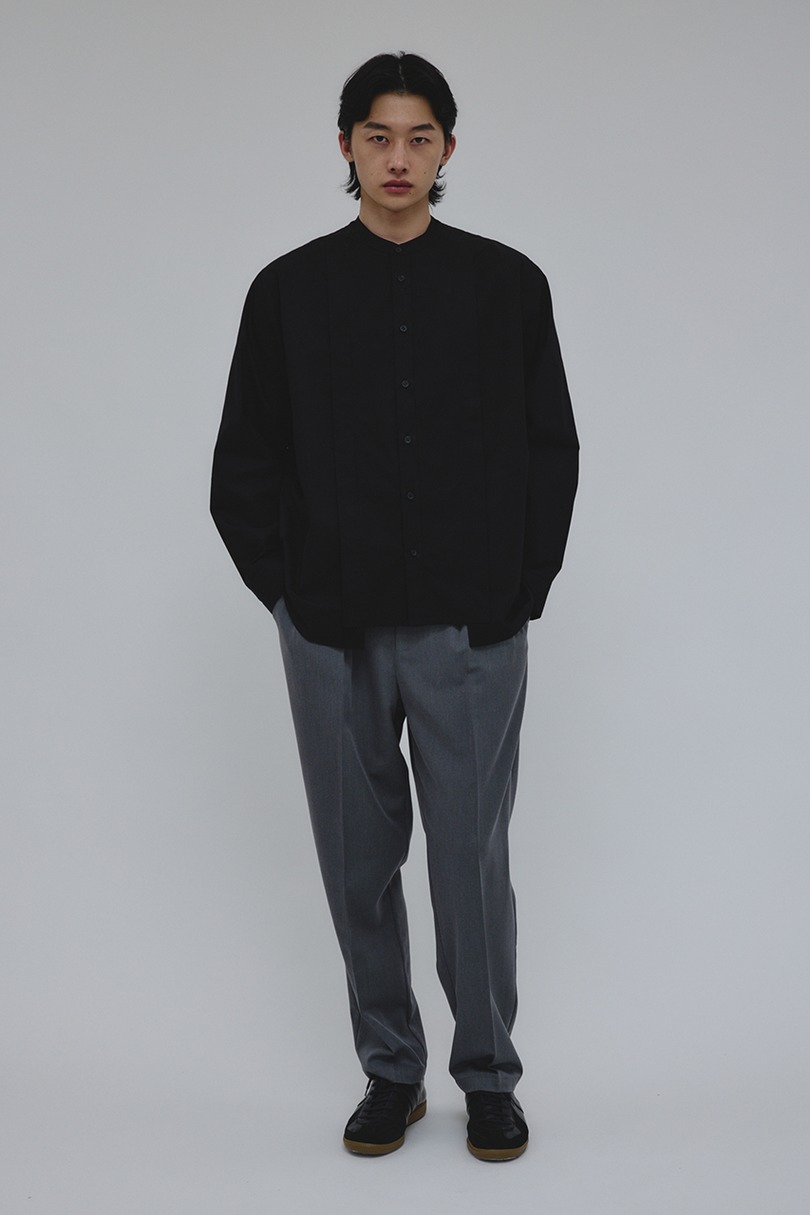 タックデザインノーカラーシャツ