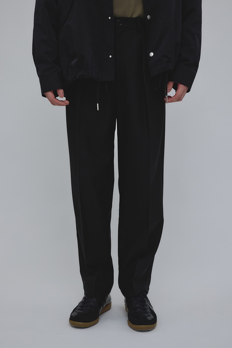 2タックテーパードパンツ