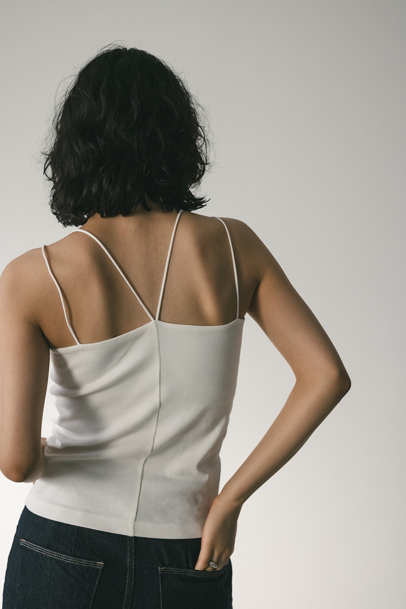 カップ付きデザインキャミソール