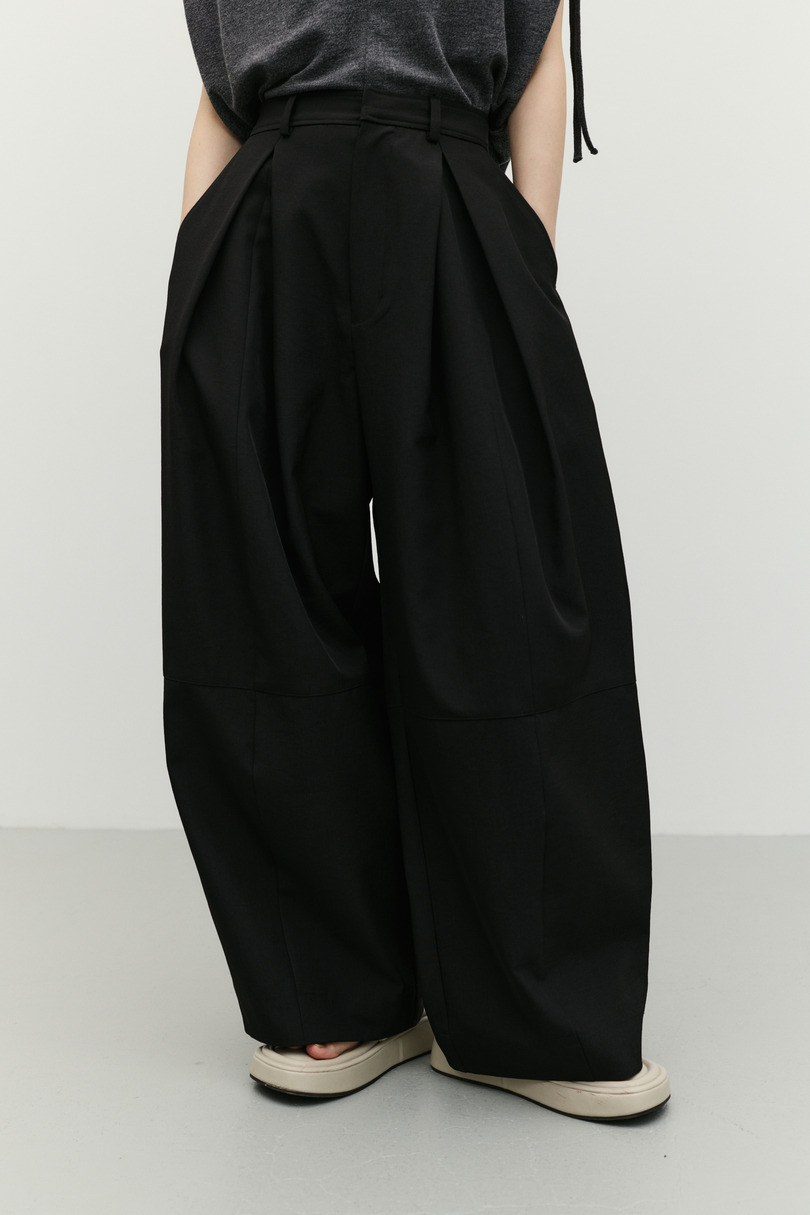 タックフォルムパンツ