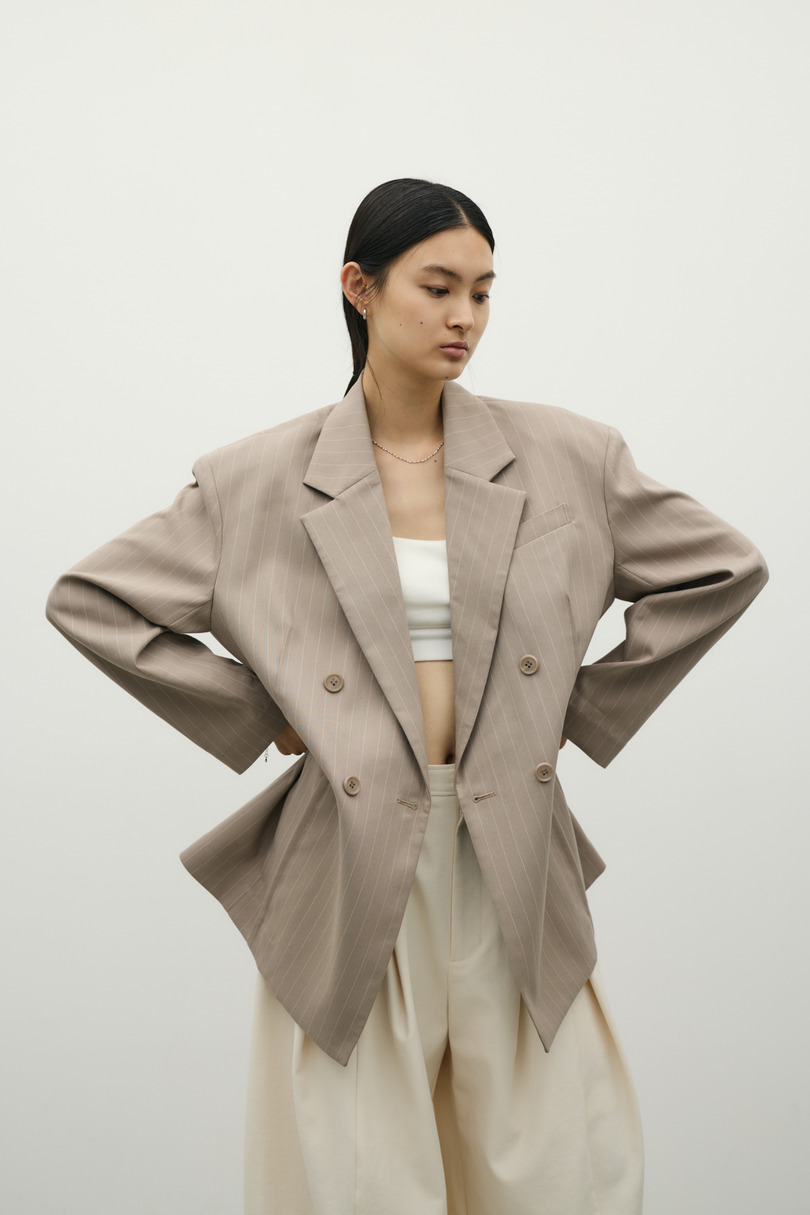 シームデザインテーラードジャケット