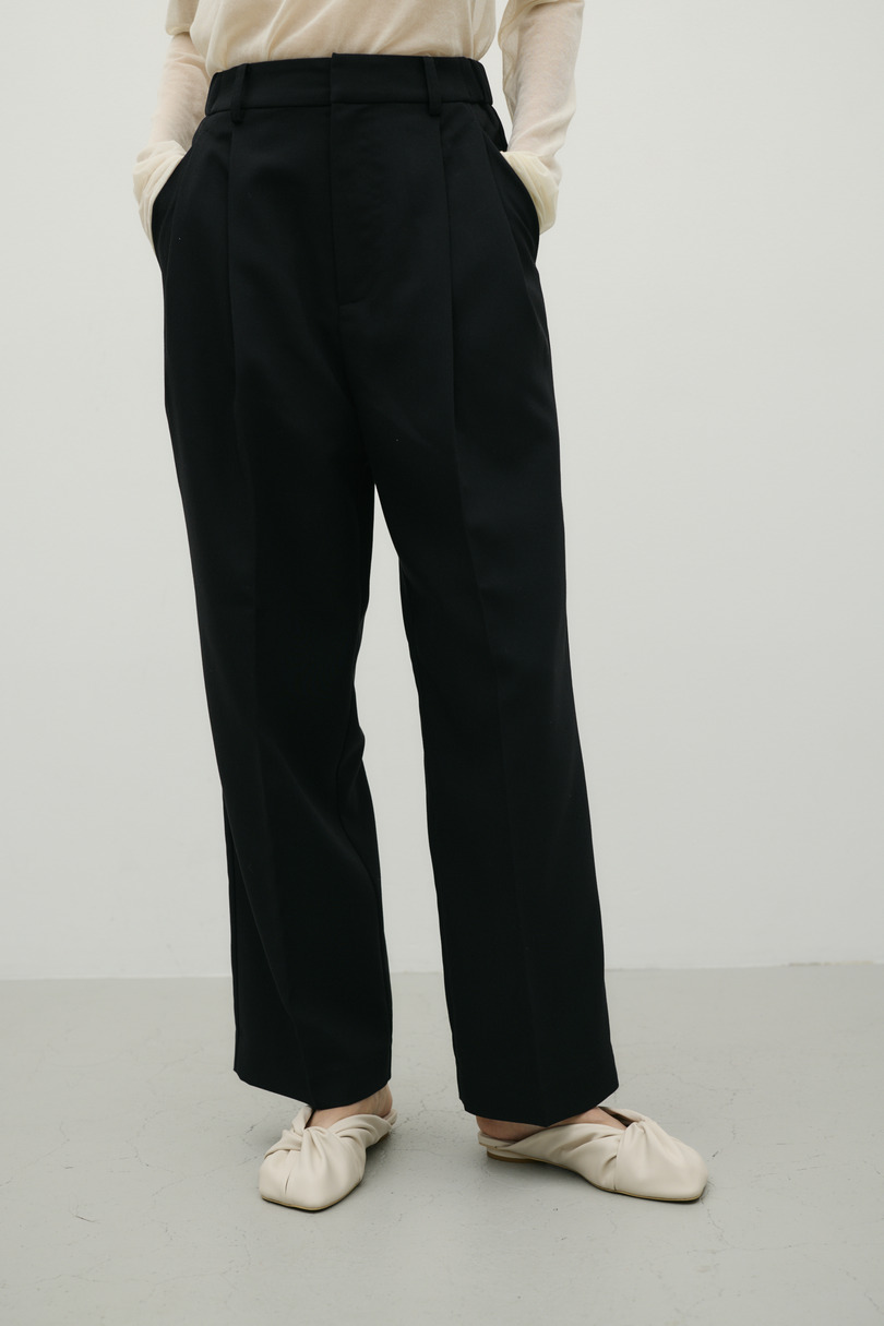 ストレートタックパンツ