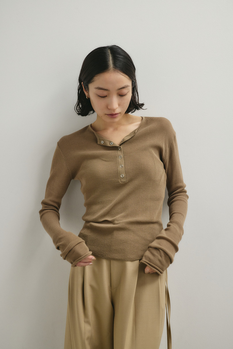 ヘンリーネックシアーニット