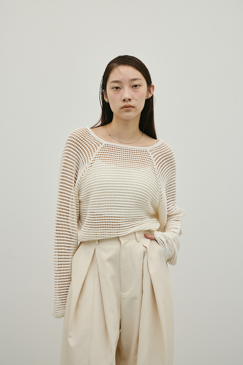 バックオープンメッシュニット