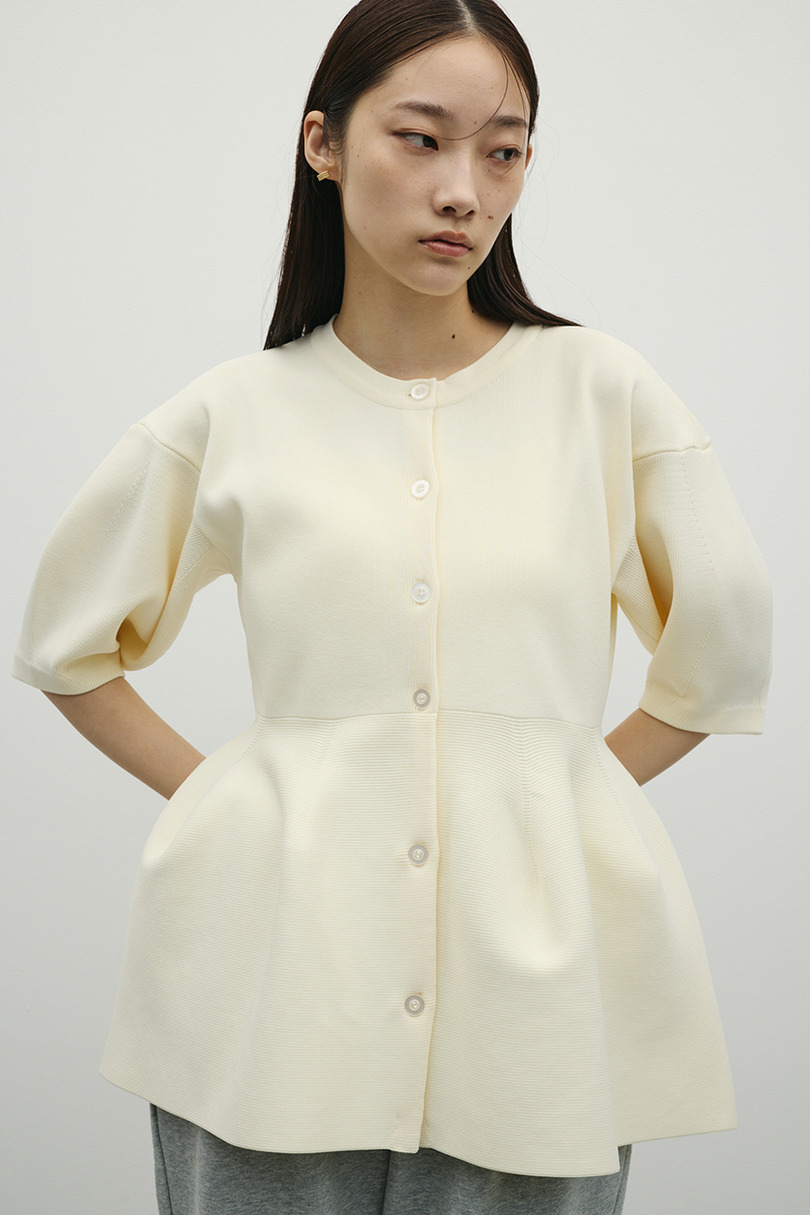 ペプラムフォルムスリーブカーデ