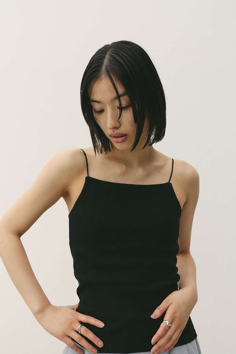 カップ付きバックオープンキャミ