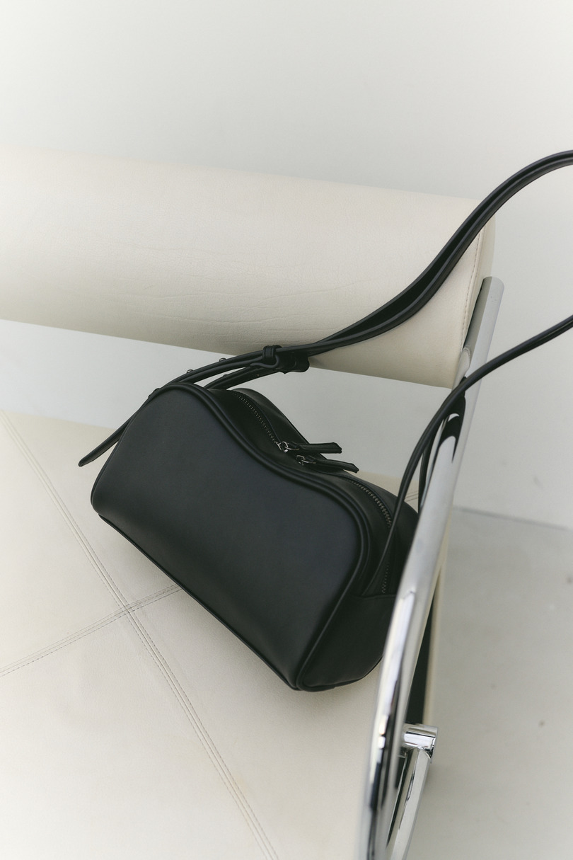 Wストラップカーブバッグ