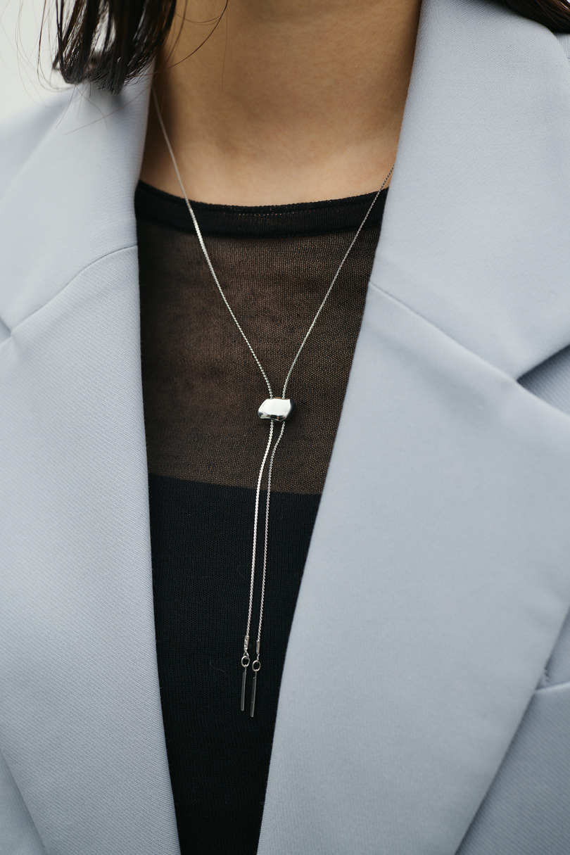 モチーフタイネックレス