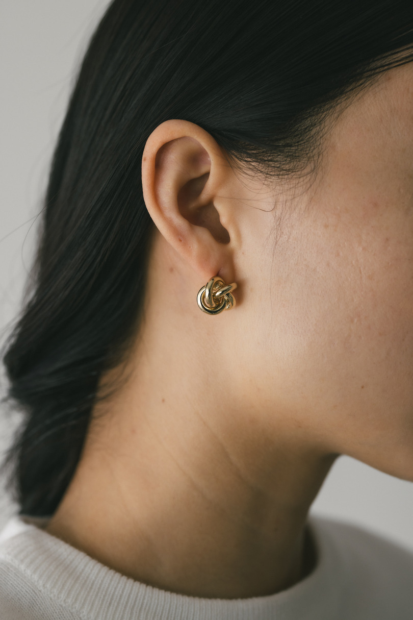 ノットモチーフピアス