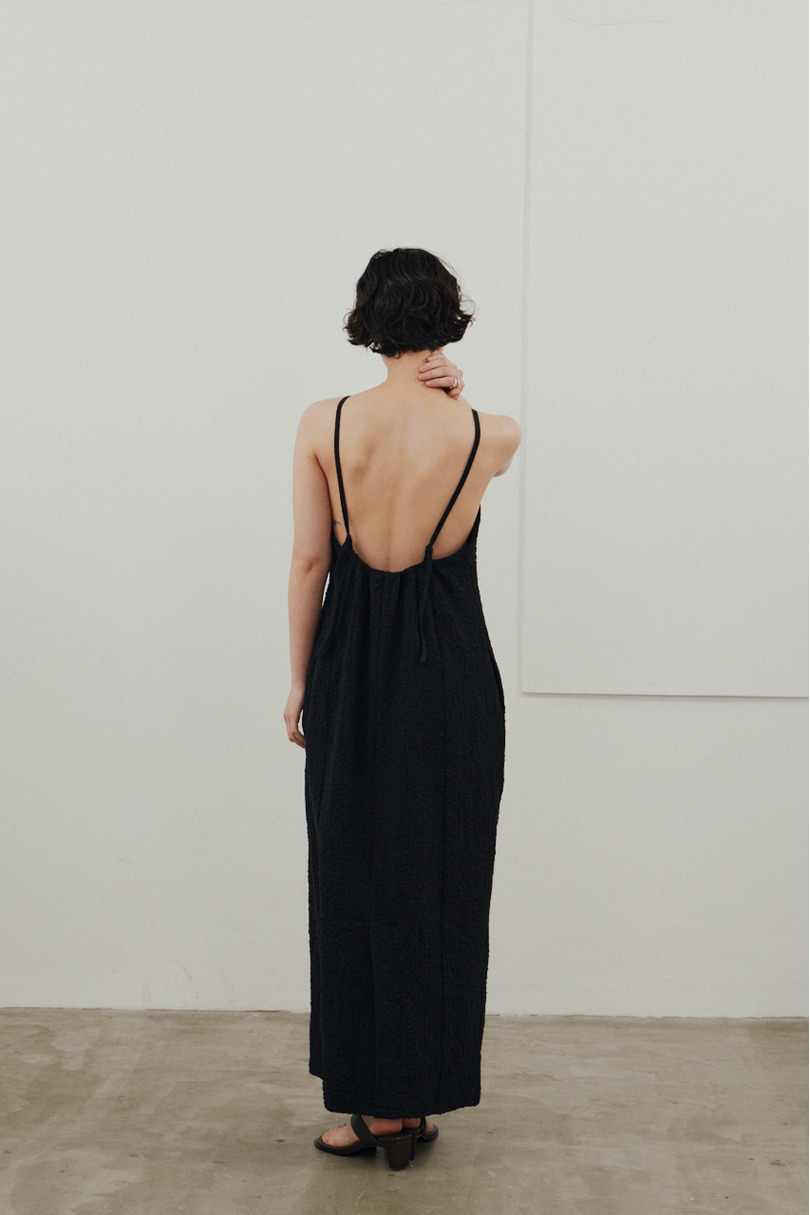 バックオープンナローキャミドレス