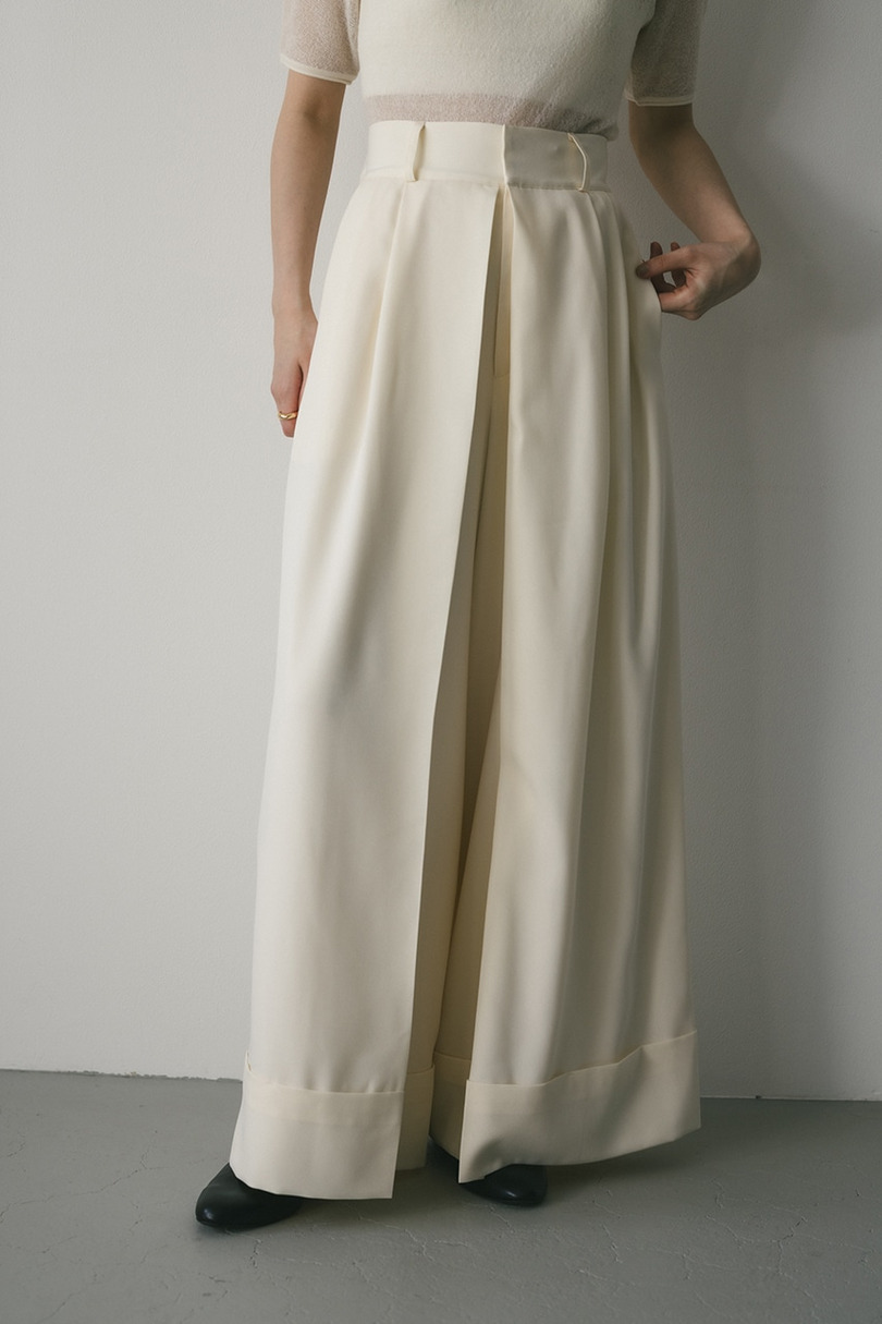 ディープタックワイドパンツ