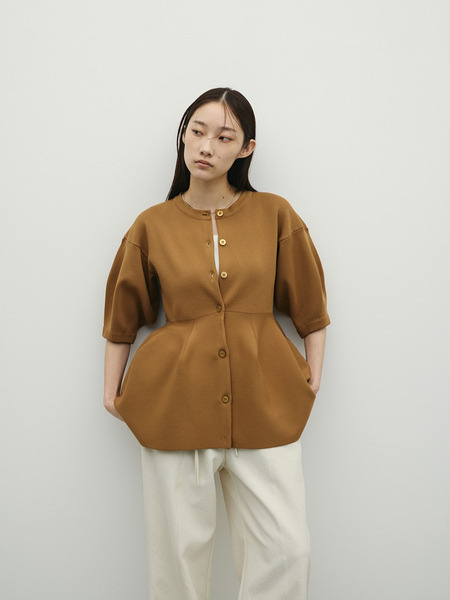 ペプラムフォルムスリーブカーデ